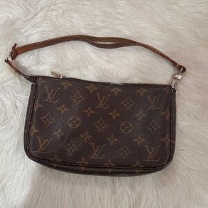 READ pochette purse